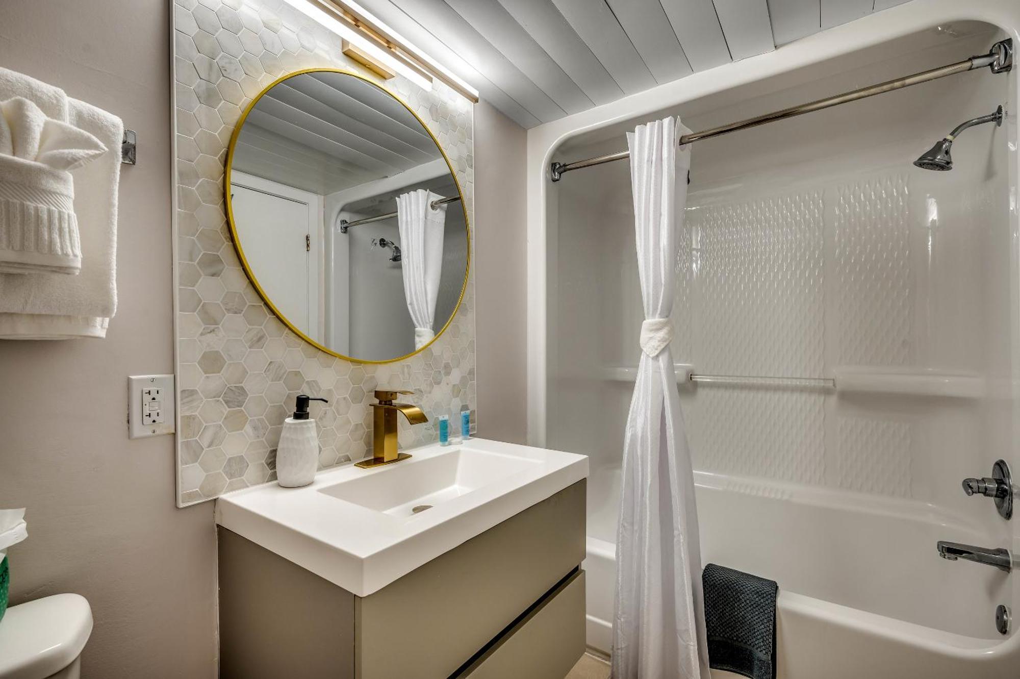 Newly Renovated Stylish For 6