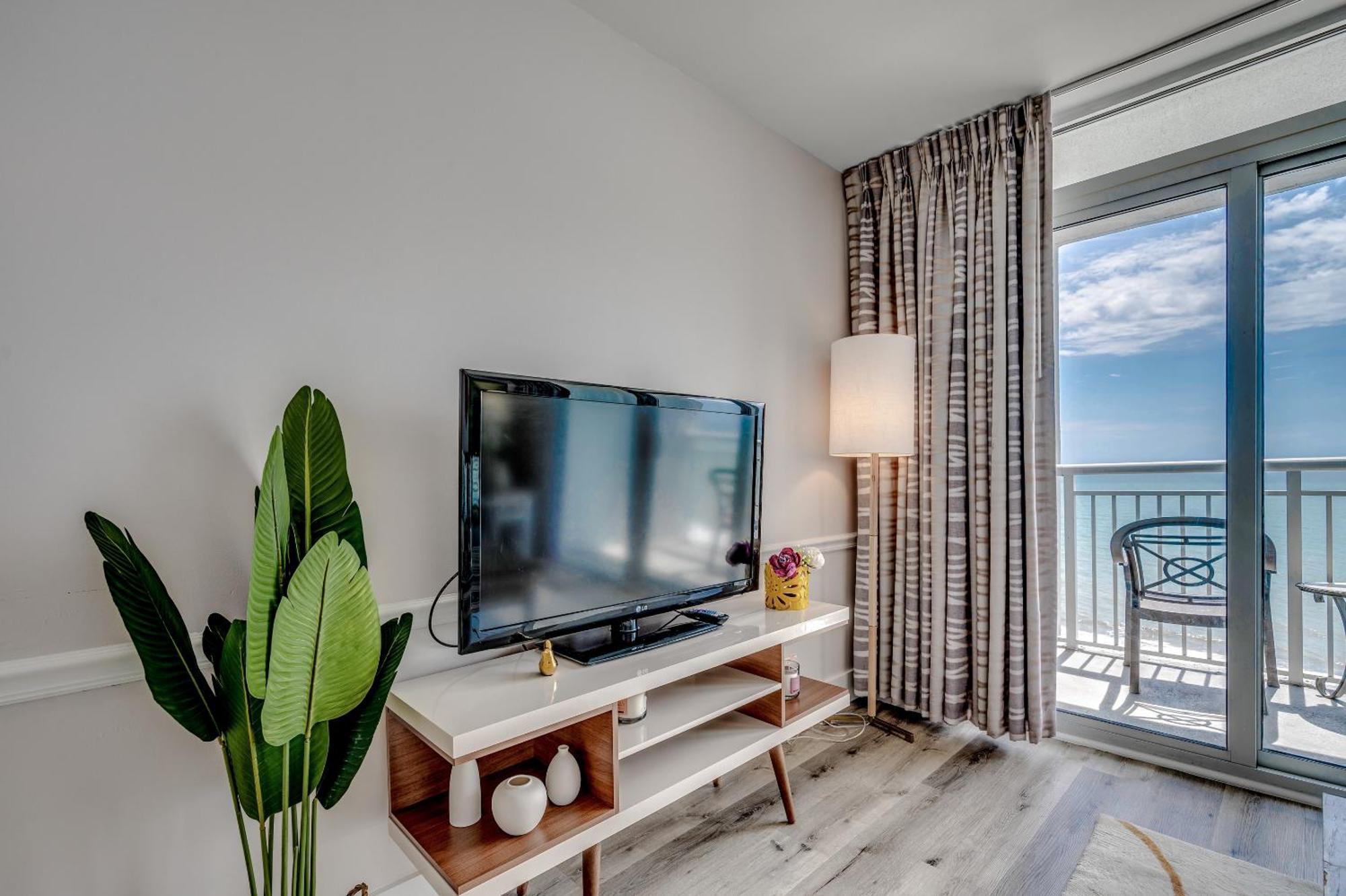 Newly Renovated Stylish For 6 Myrtle Beach