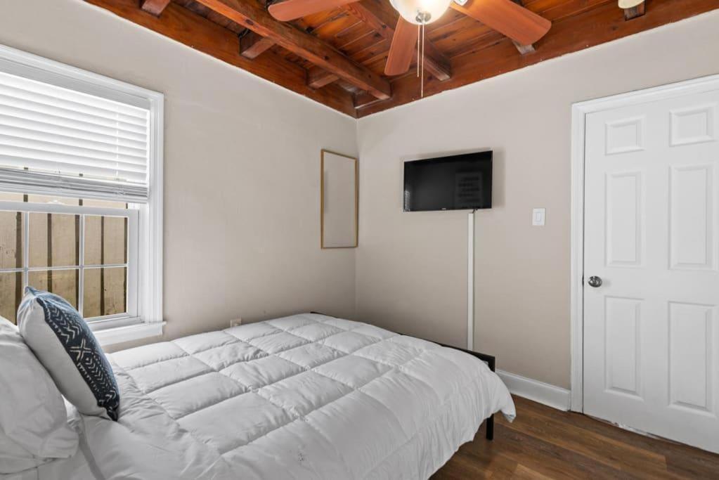 Unique Designed 2br With Parking Apartment
