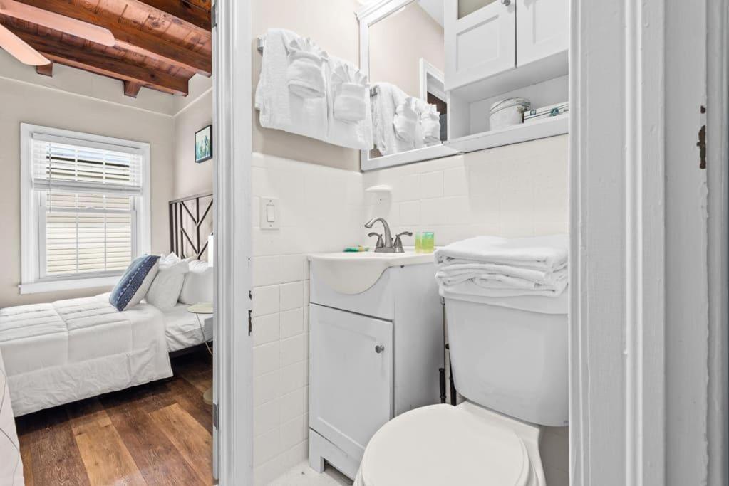 Apartment Unique Designed 2br With Parking