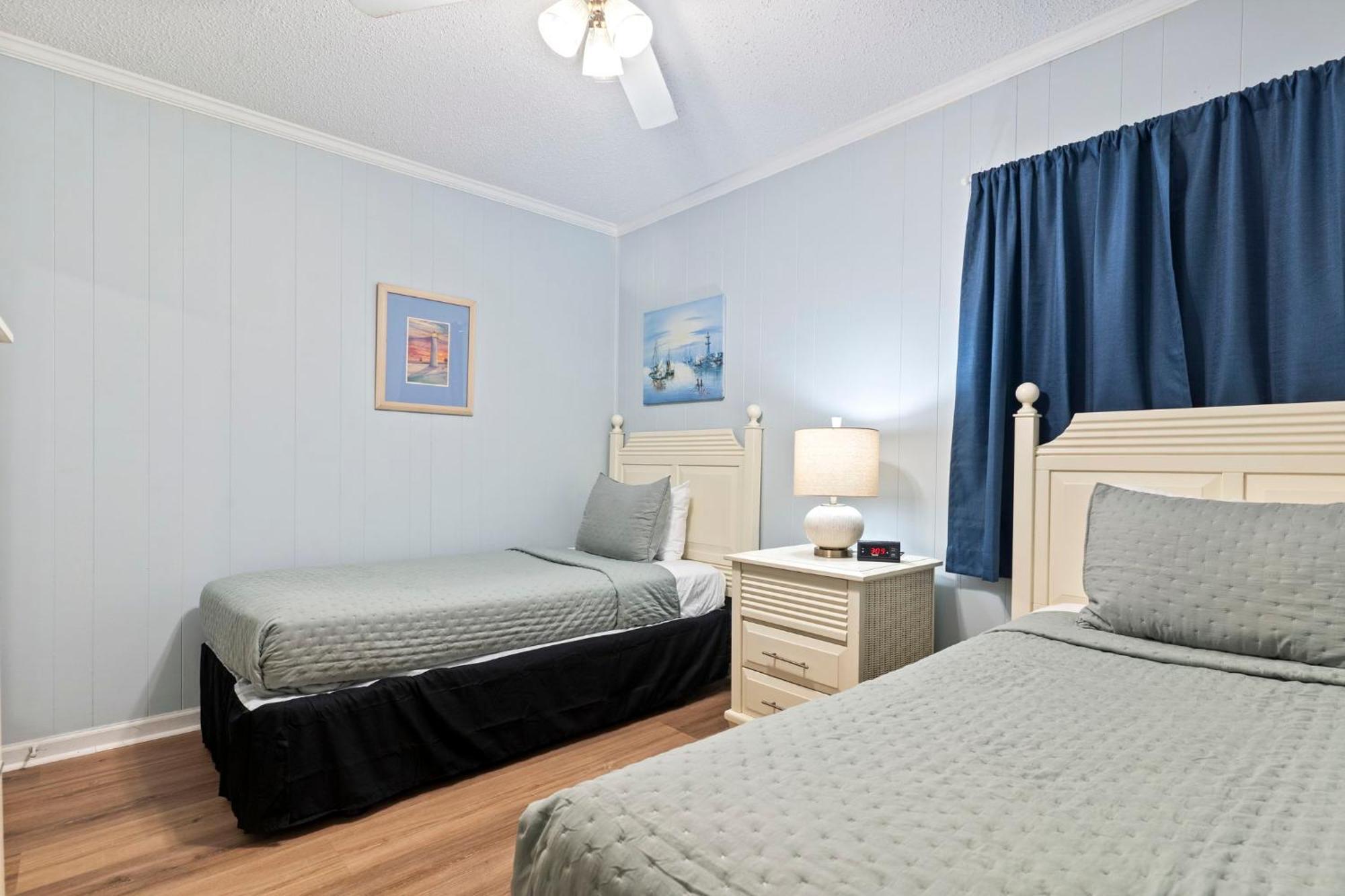 Beautifully Remodeled Oceanfront - Stunning Views - A-305 *