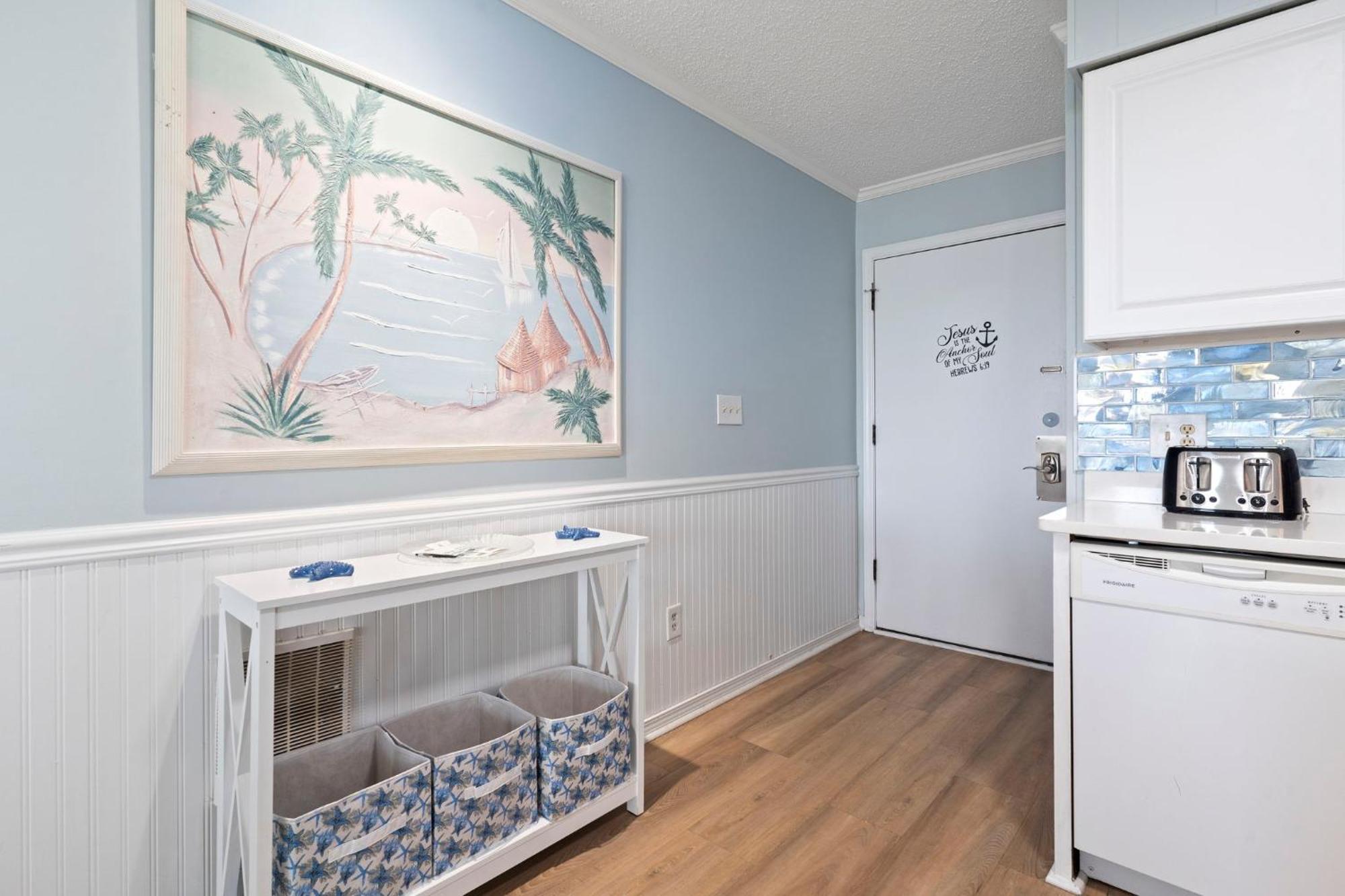 Beautifully Remodeled Oceanfront - Stunning Views - A-305 Holiday home