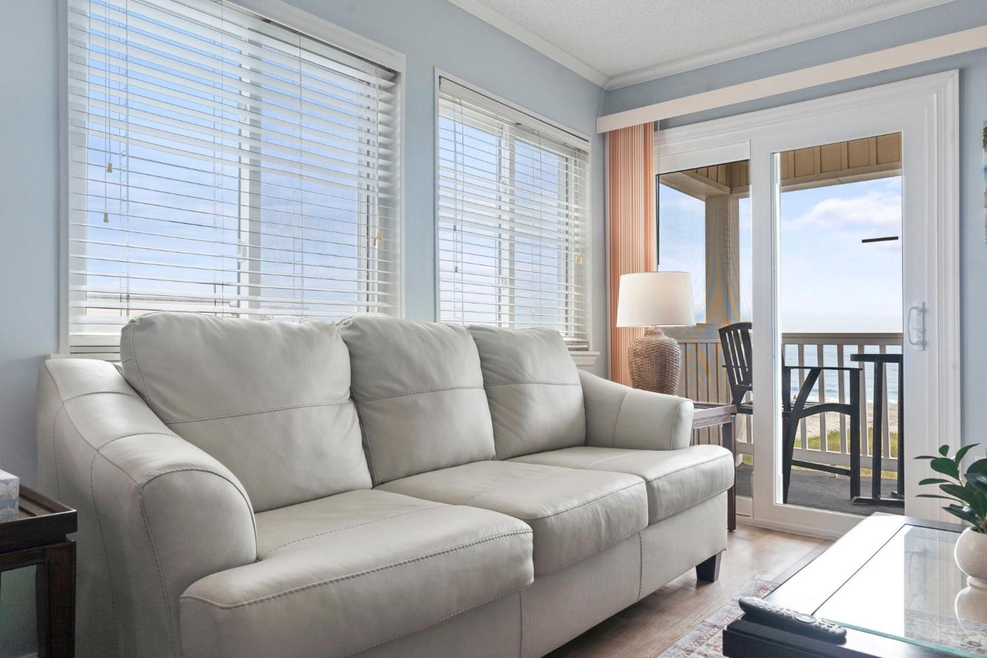 Beautifully Remodeled Oceanfront - Stunning Views - A-305 Holiday home