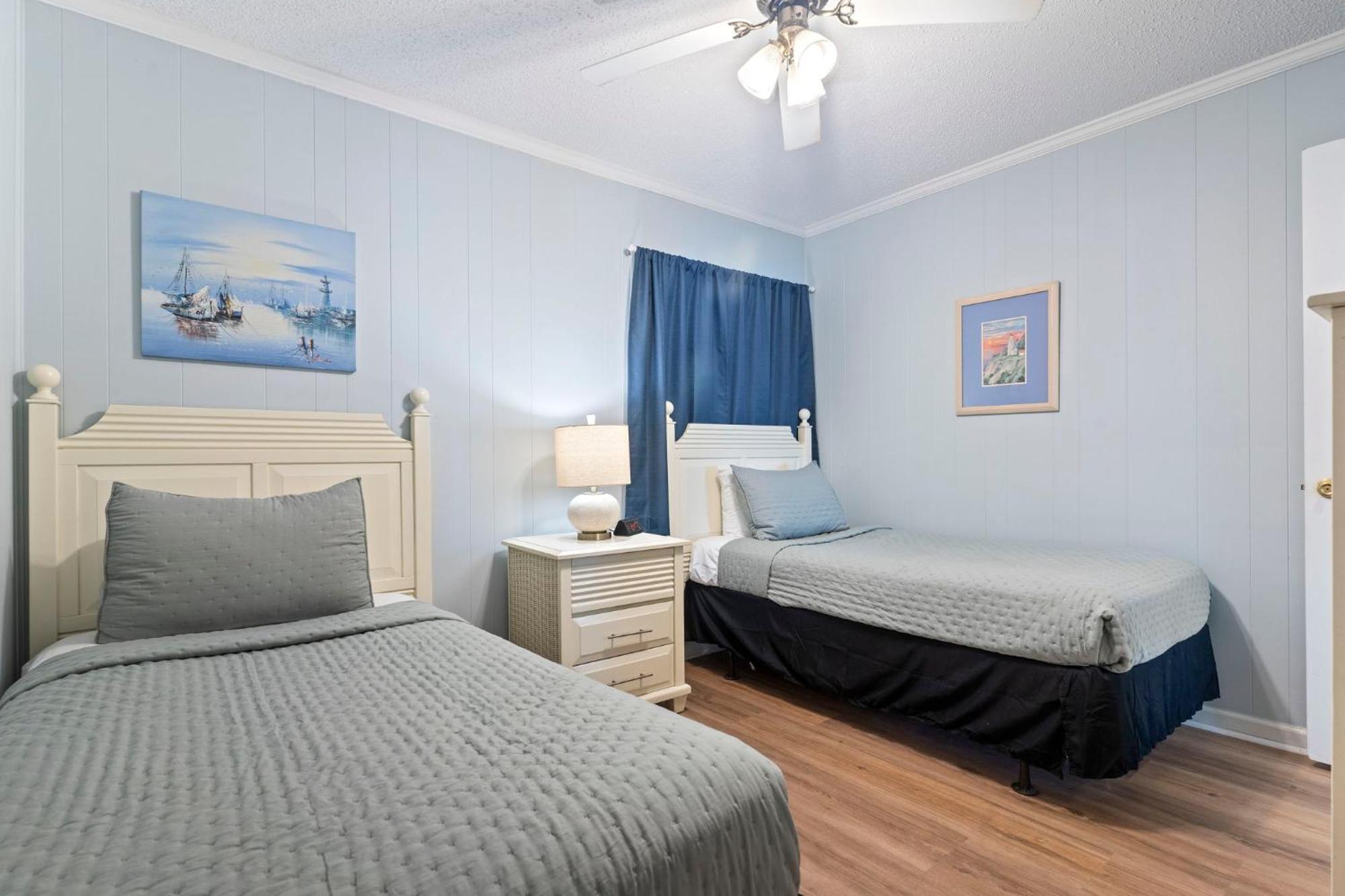 Beautifully Remodeled Oceanfront - Stunning Views - A-305 *