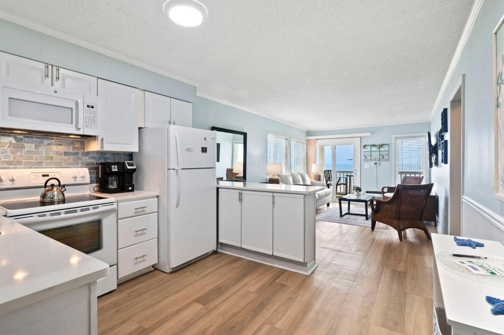 Beautifully Remodeled Oceanfront - Stunning Views - A-305