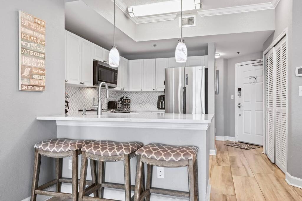 Horizon At 77th ~ Sleeps 8 ~ 2b/2b ~ Steps To Ocean Apartment *