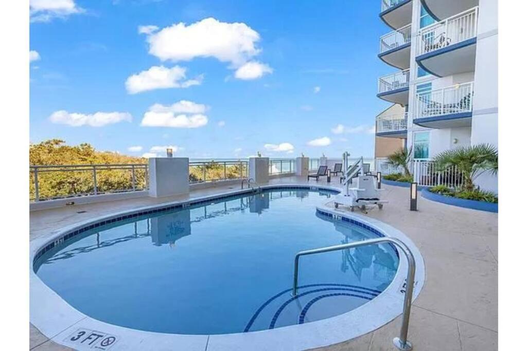 Apartment Horizon At 77th ~ Sleeps 8 ~ 2b/2b ~ Steps To Ocean Myrtle Beach