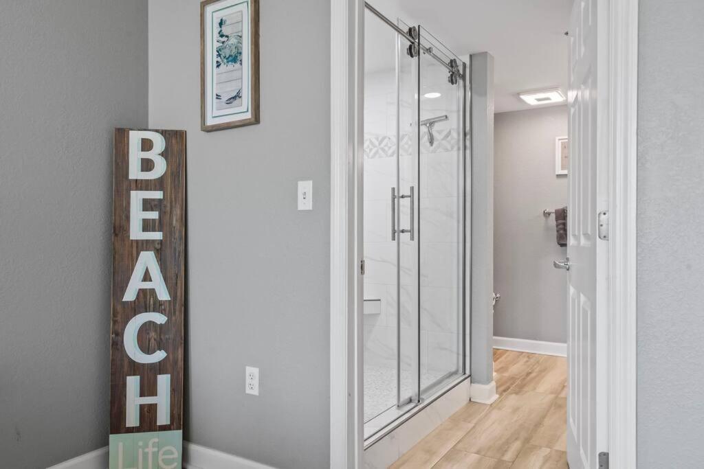 Horizon At 77th ~ Sleeps 8 ~ 2b/2b ~ Steps To Ocean Apartment