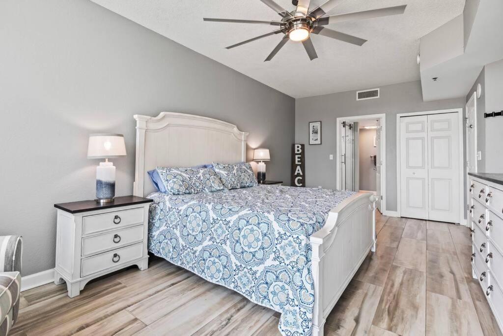 Horizon At 77th ~ Sleeps 8 ~ 2b/2b ~ Steps To Ocean Apartment