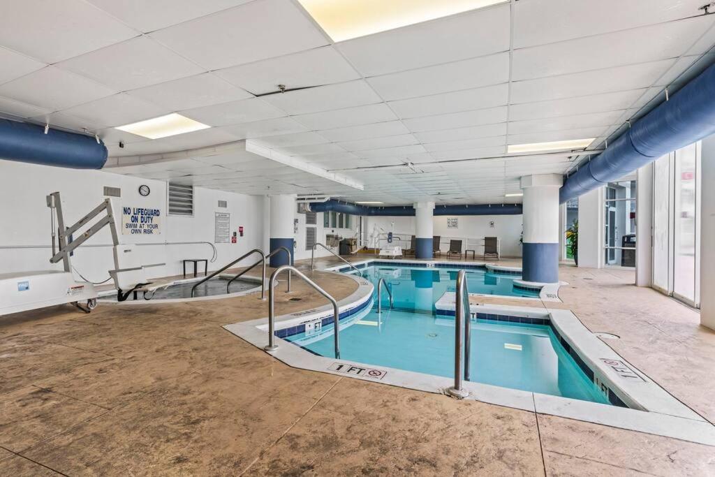 Horizon At 77th ~ Sleeps 8 ~ 2b/2b ~ Steps To Ocean Apartment *