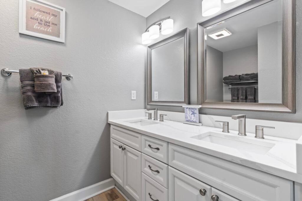 Apartment Horizon At 77th ~ Sleeps 8 ~ 2b/2b ~ Steps To Ocean Myrtle Beach