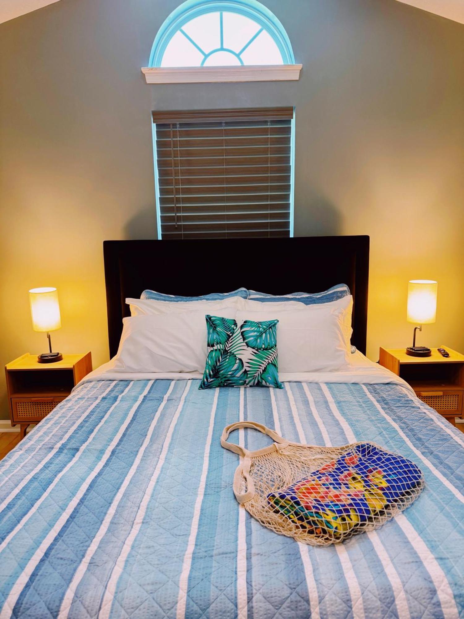 Coastal Oasis: Pool & Beach! Holiday home Myrtle Beach
