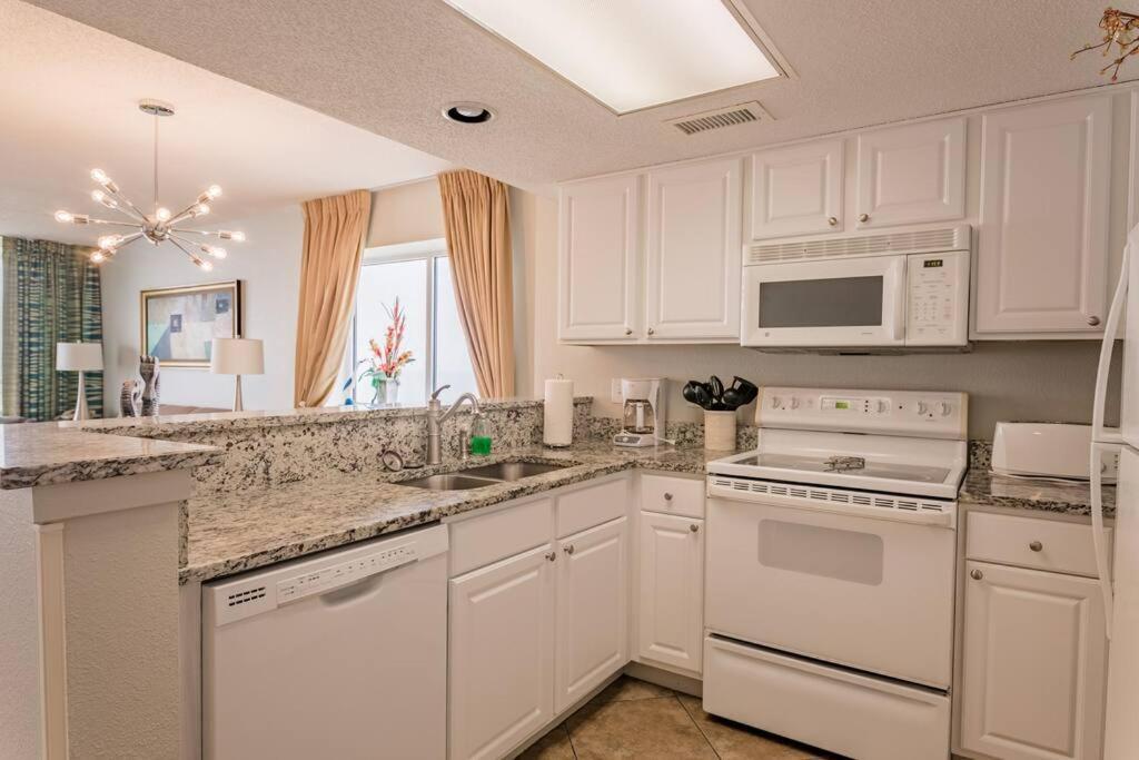 Apartment Camelot By The Sea, Unit 601, 3 Bedroom, 2 Bath, Direct Ocean Front, Park On Same Level As