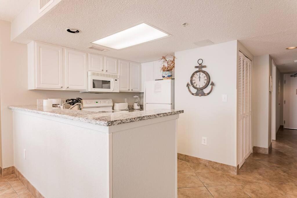 Apartment Camelot By The Sea, Unit 601, 3 Bedroom, 2 Bath, Direct Ocean Front, Park On Same Level As