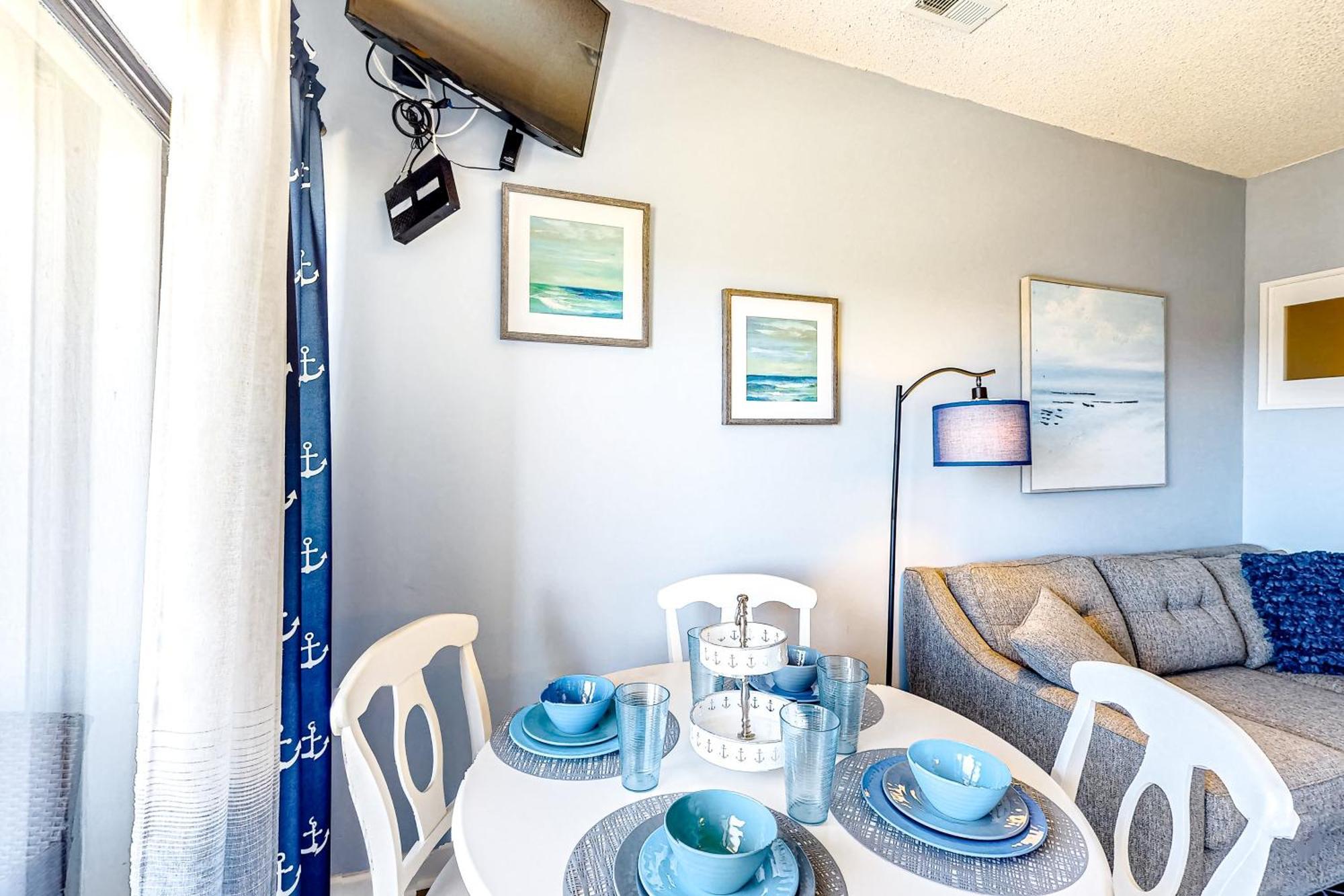 Apartment On Coastal Time