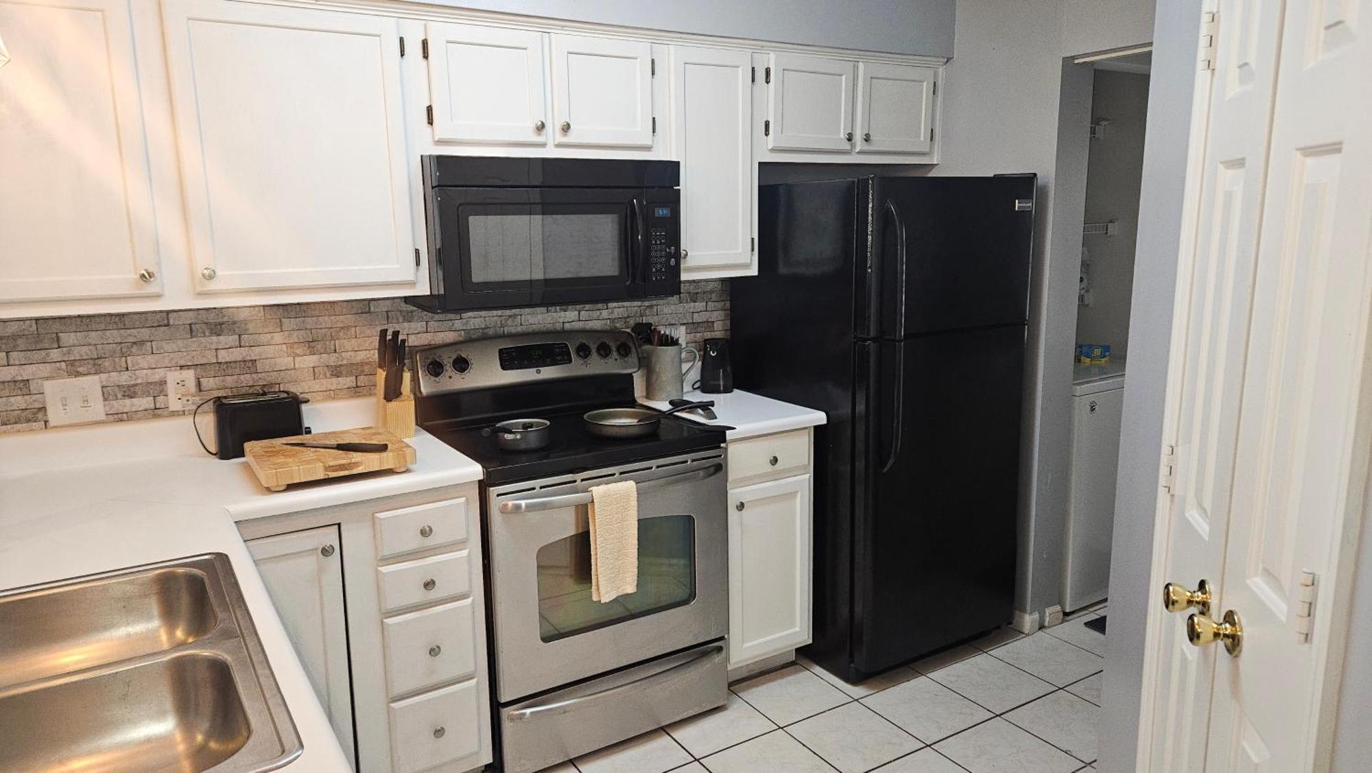 2 Bedroom On The Golf Course, Minutes Away From Attractions! Apartment