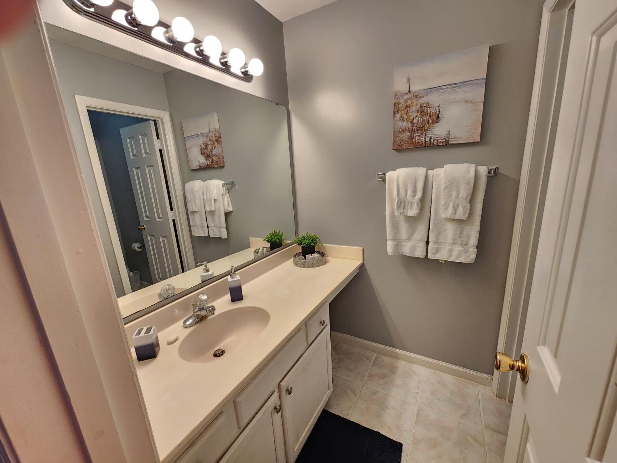 Apartment 2 Bedroom On The Golf Course, Minutes Away From Attractions! Myrtle Beach