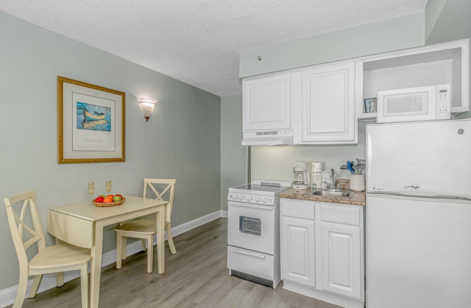 Oceanfront Queen Suite- Sea Mist 21004 * Myrtle Beach