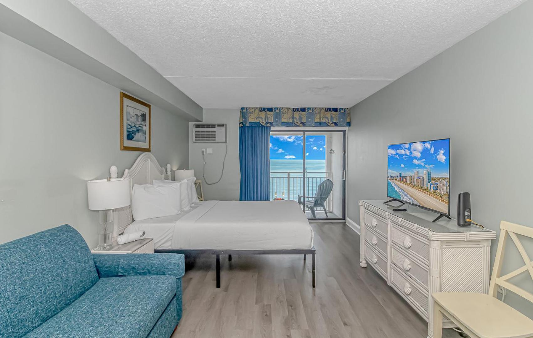 Oceanfront Queen Suite- Sea Mist 21004 *
