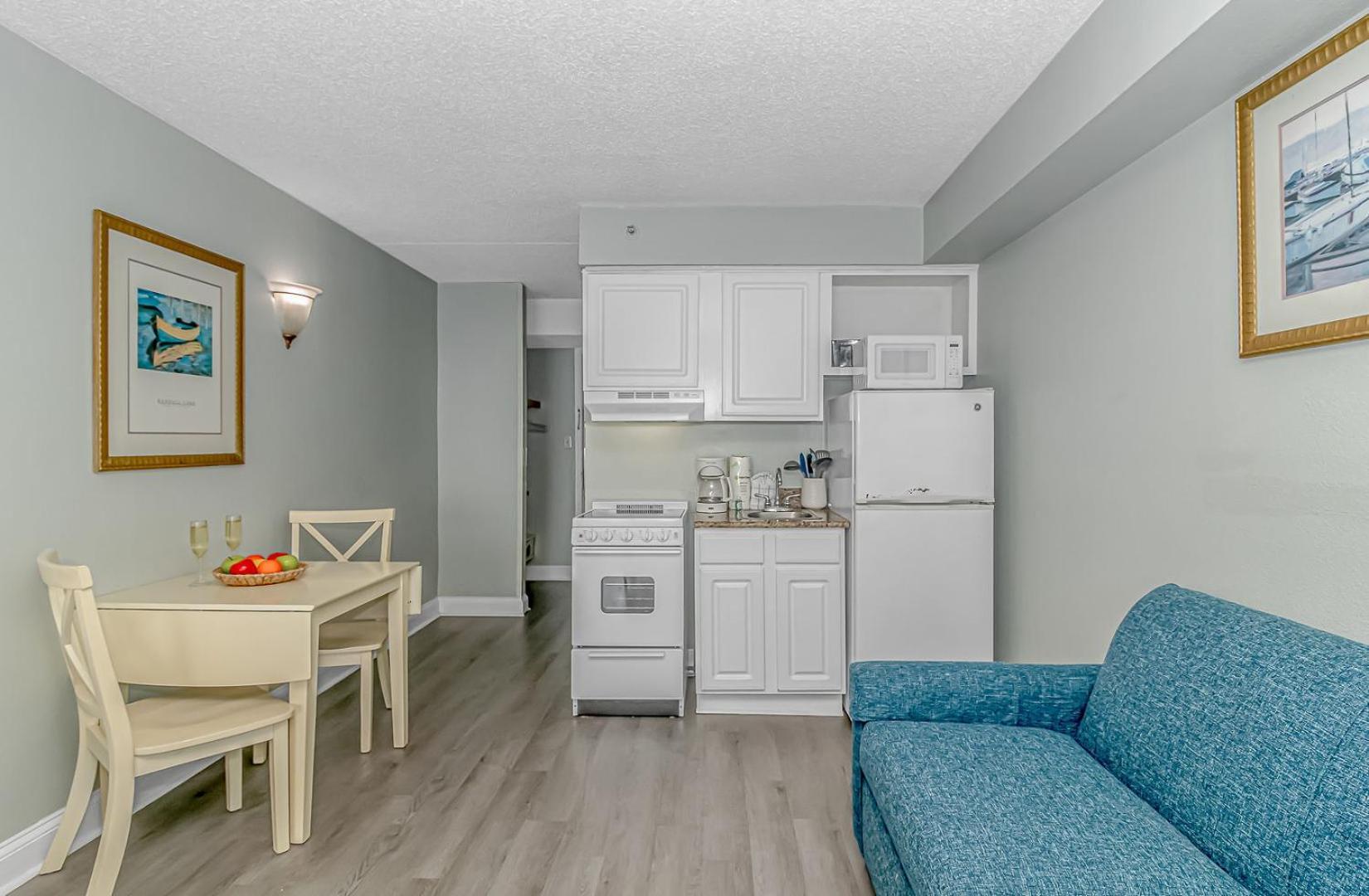 Oceanfront Queen Suite- Sea Mist 21004 *