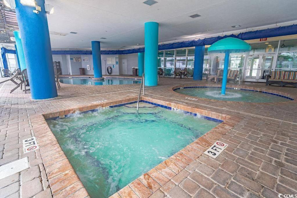 Apartment Huge Oceanfront One Bedroom For 6, Gorgeous View & Pools On Bv 15th Floor *