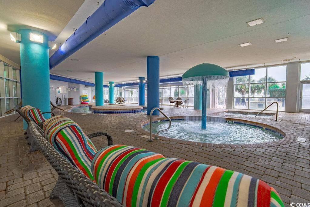 Huge Oceanfront One Bedroom For 6, Gorgeous View & Pools On Bv 15th Floor Apartment *