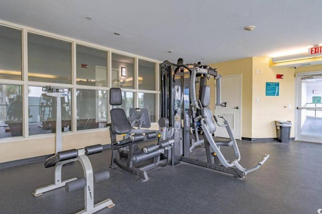 Apartment Huge Oceanfront One Bedroom For 6, Gorgeous View & Pools On Bv 15th Floor *