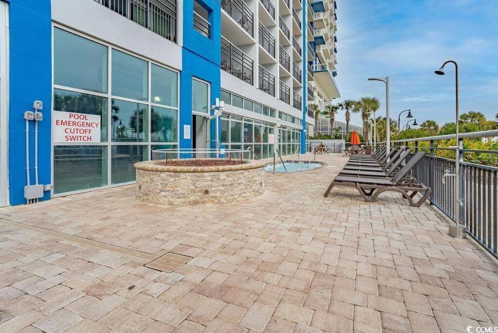 Huge Oceanfront One Bedroom For 6, Gorgeous View & Pools On Bv 15th Floor Apartment Myrtle Beach