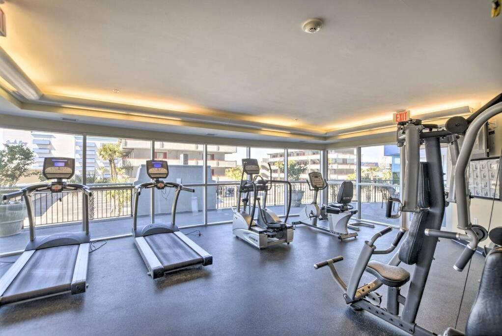 Beachfront With Stunning View Multiple Pools On Bv 15th Floor Apartment