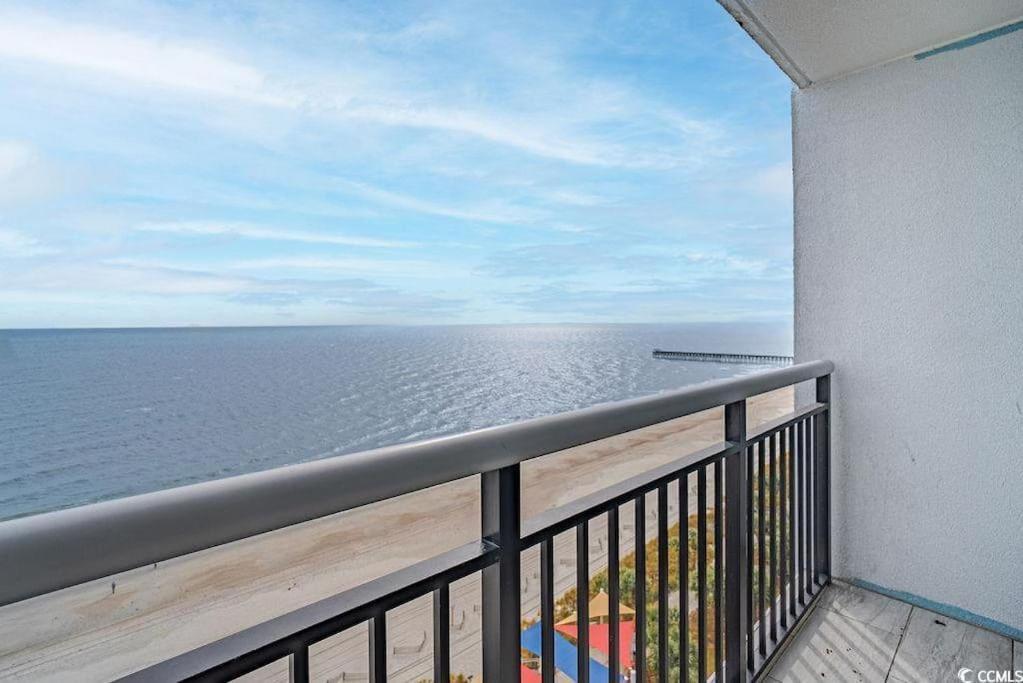 Apartment Beachfront With Stunning View Multiple Pools On Bv 15th Floor