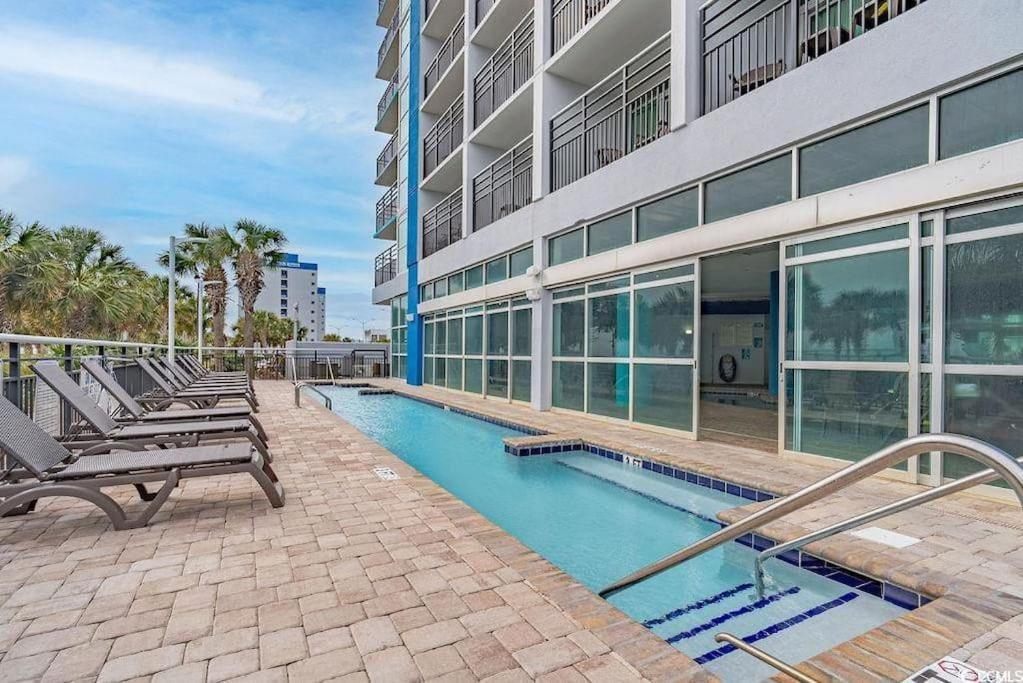 Apartment Beachfront With Stunning View Multiple Pools On Bv 15th Floor *