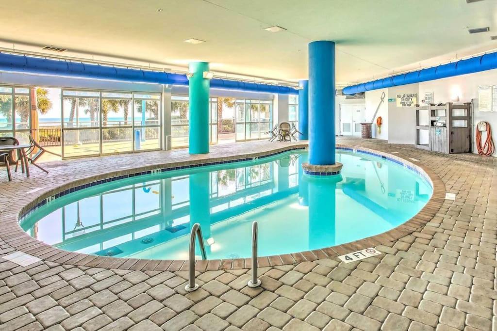 Apartment Beachfront With Stunning View Multiple Pools On Bv 15th Floor *