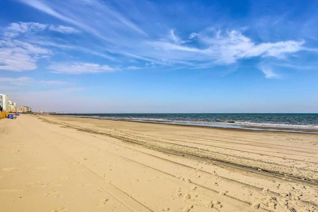 Apartment Beachfront With Stunning View Multiple Pools On Bv 15th Floor *