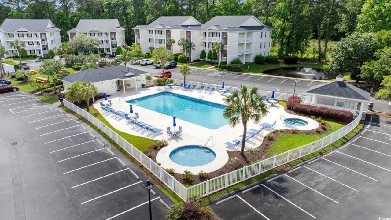 Stunning 3 Bedroom Condo-recently Renovated-fairways Unit D *