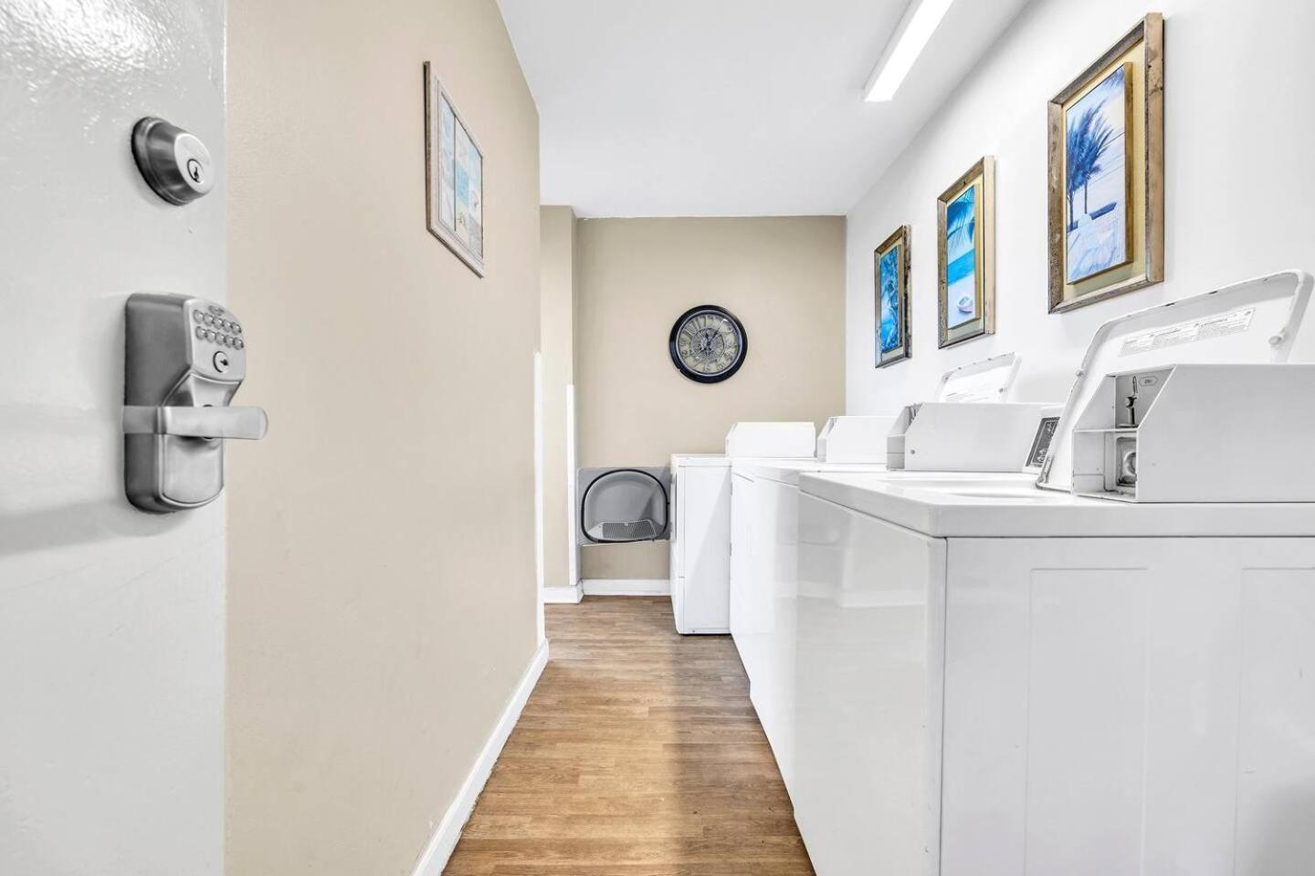 Apartment Couples Retreat On The Ocean Wwasher And Dryer! Myrtle Beach