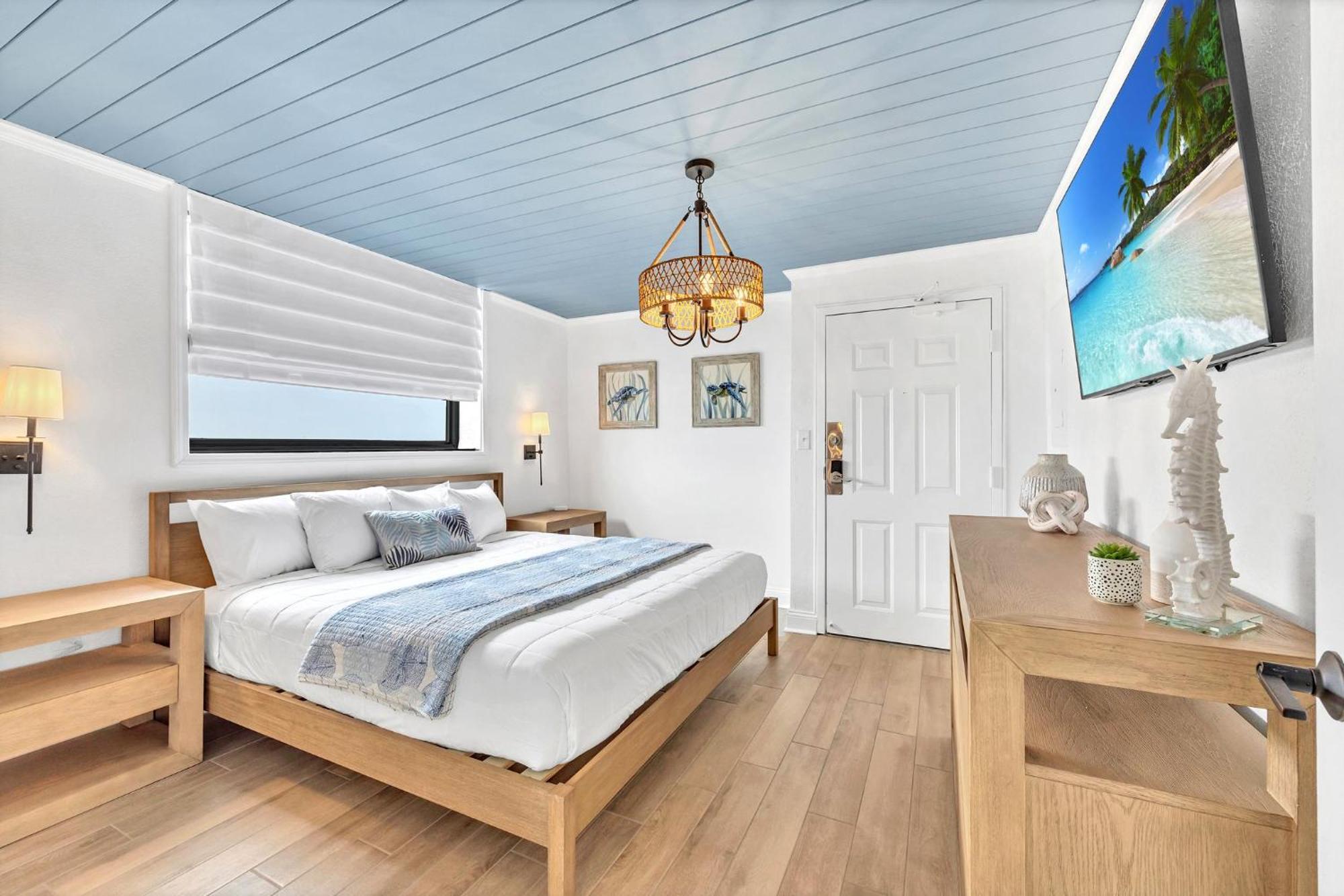 Apartment Remodeled Direct Ocean Front By Convention Center