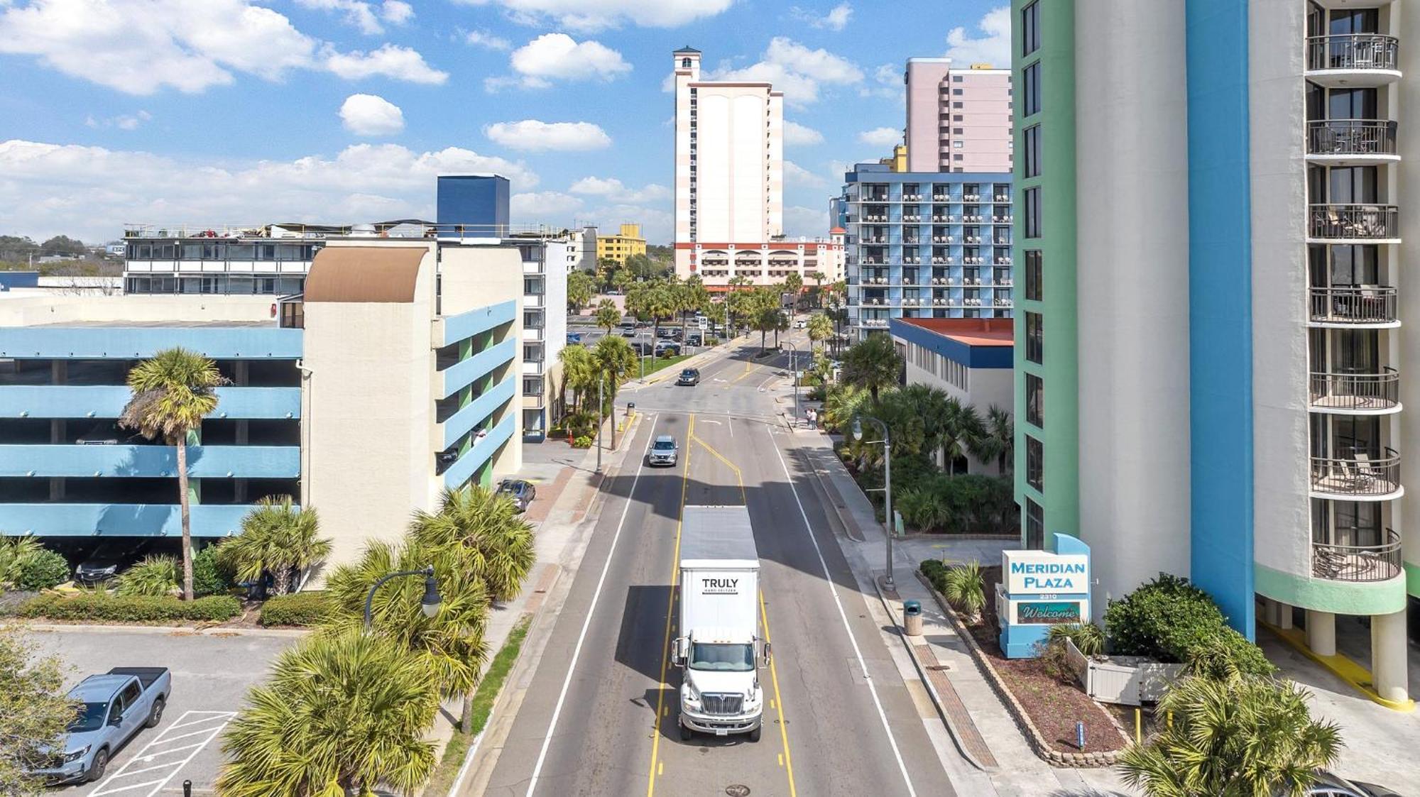 Remodeled Direct Ocean Front By Convention Center Apartment