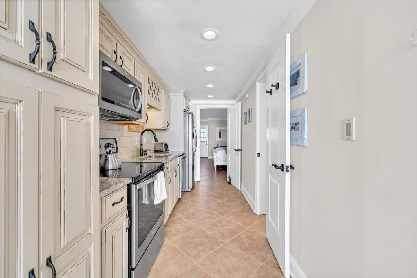 Apartment Couples Retreat On The Ocean Wwasher And Dryer! *