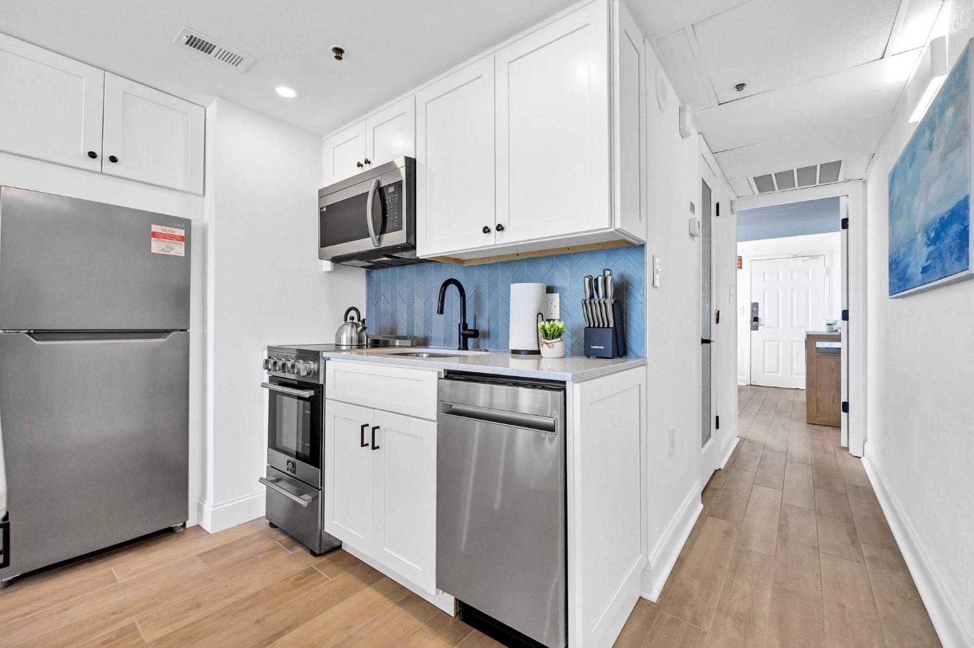 Remodeled Direct Ocean Front By Convention Center Apartment Myrtle Beach