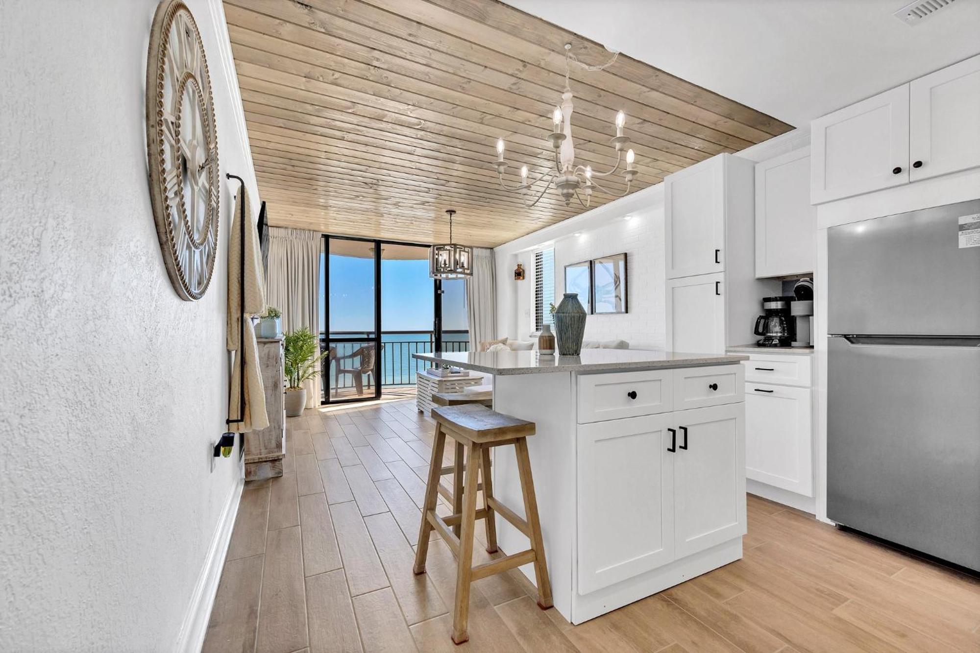 Remodeled Direct Ocean Front By Convention Center
