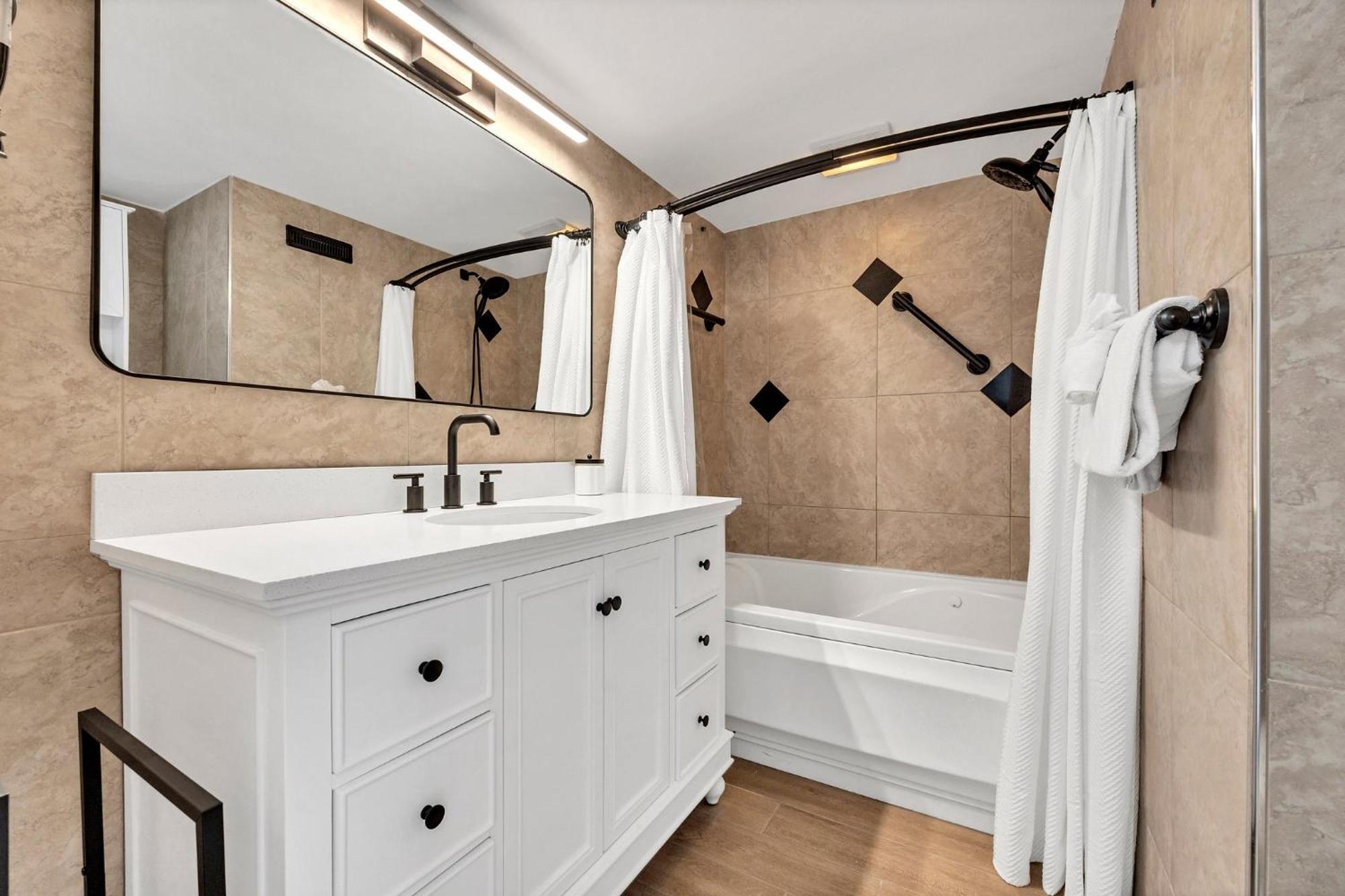 Remodeled Direct Ocean Front By Convention Center * Myrtle Beach