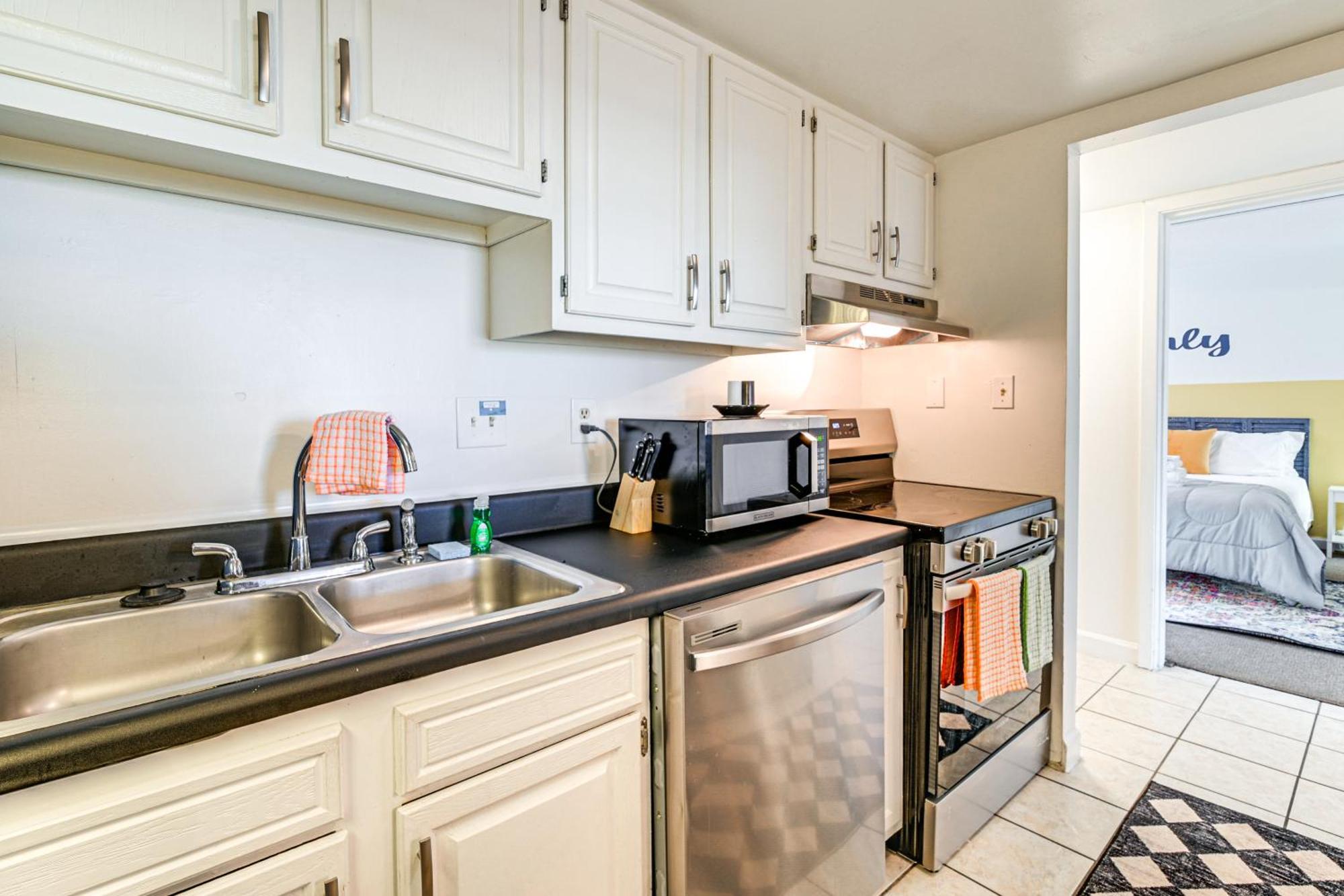 Updated Condo, Walk To Myrtle Beach! Apartment