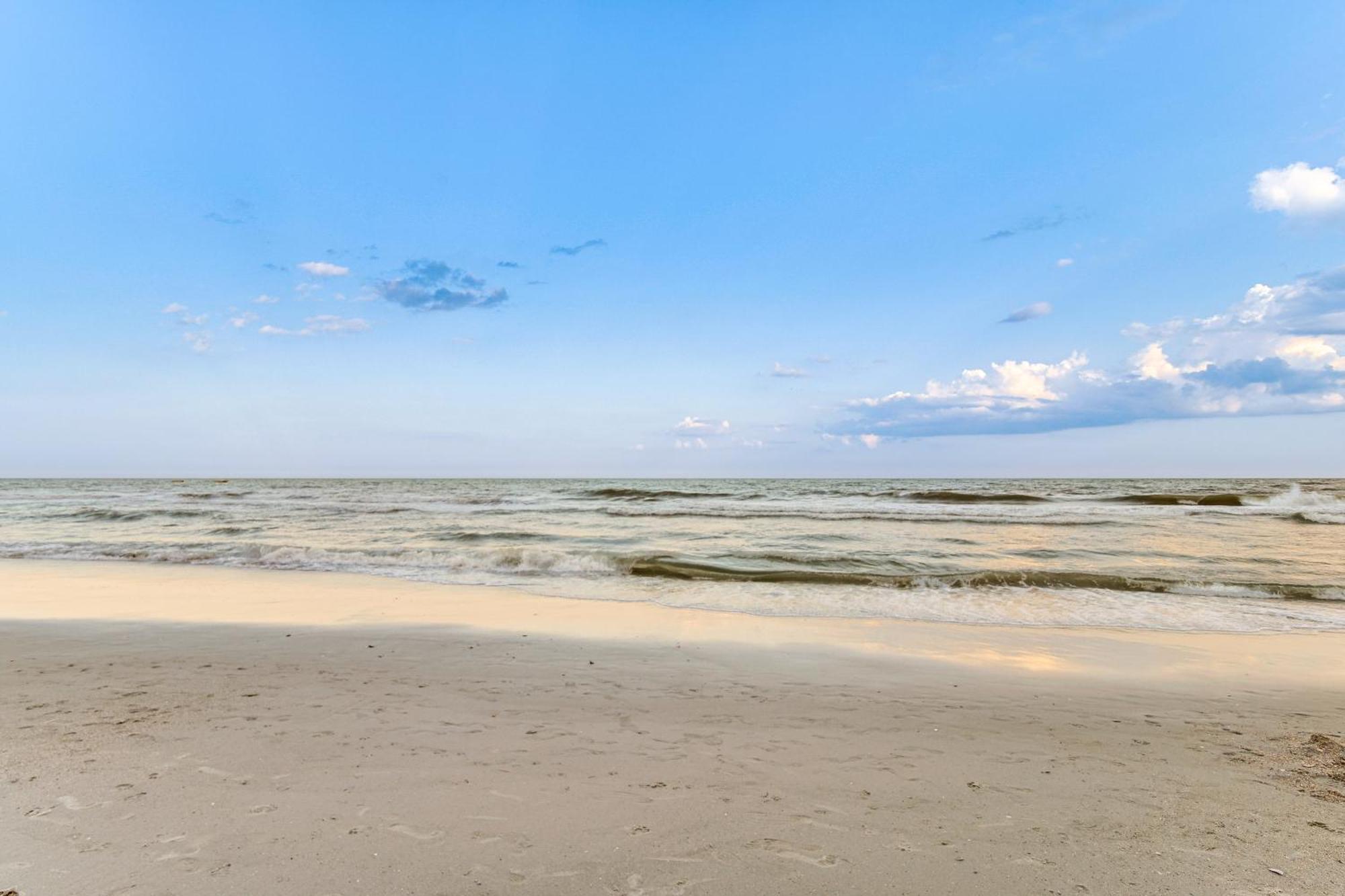 Updated Condo, Walk To Myrtle Beach! *