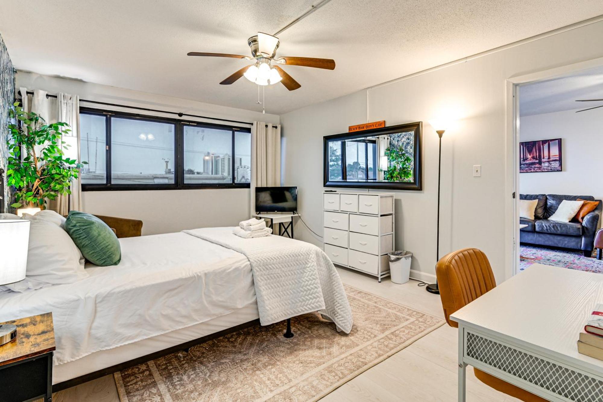 Updated Condo, Walk To Myrtle Beach! Myrtle Beach