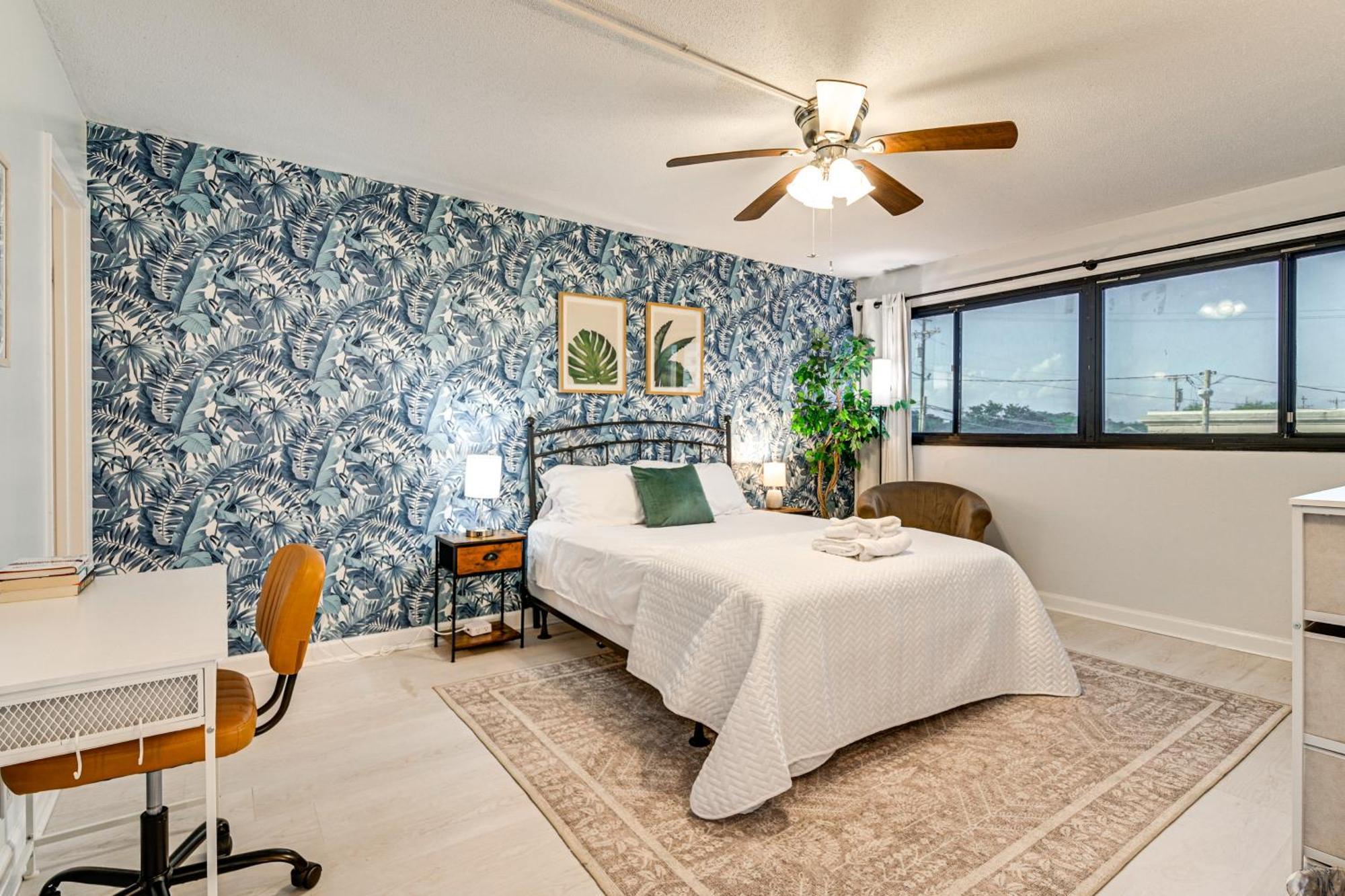 Apartment Updated Condo, Walk To Myrtle Beach! Myrtle Beach