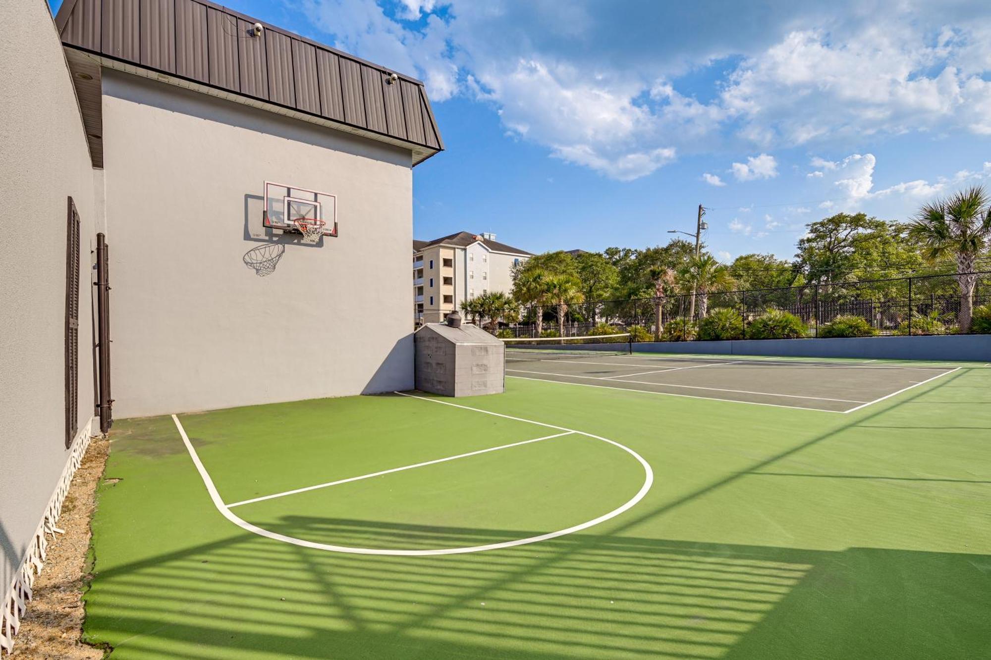 Updated Condo, Walk To Myrtle Beach! Myrtle Beach