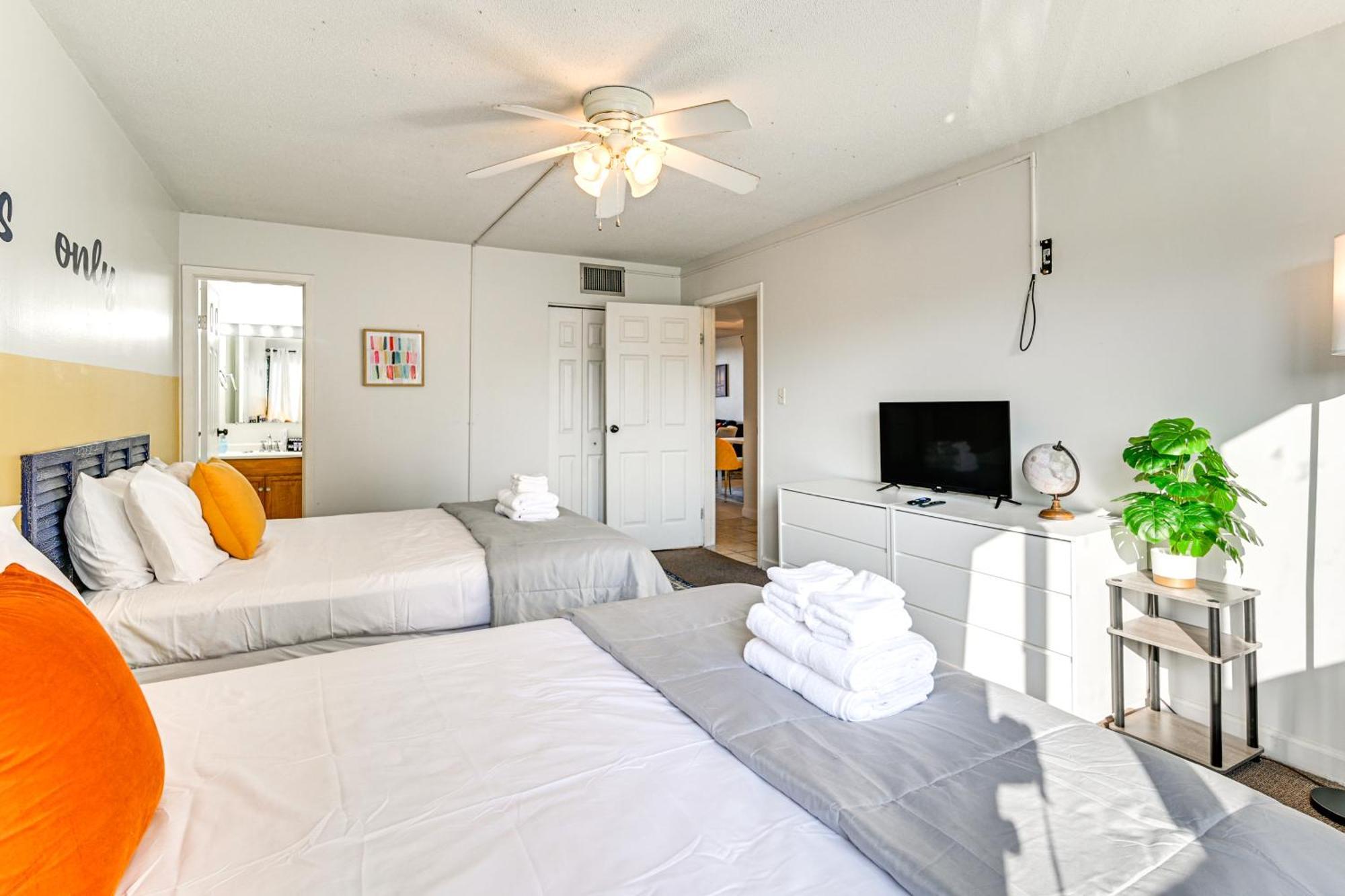 Updated Condo, Walk To Myrtle Beach!