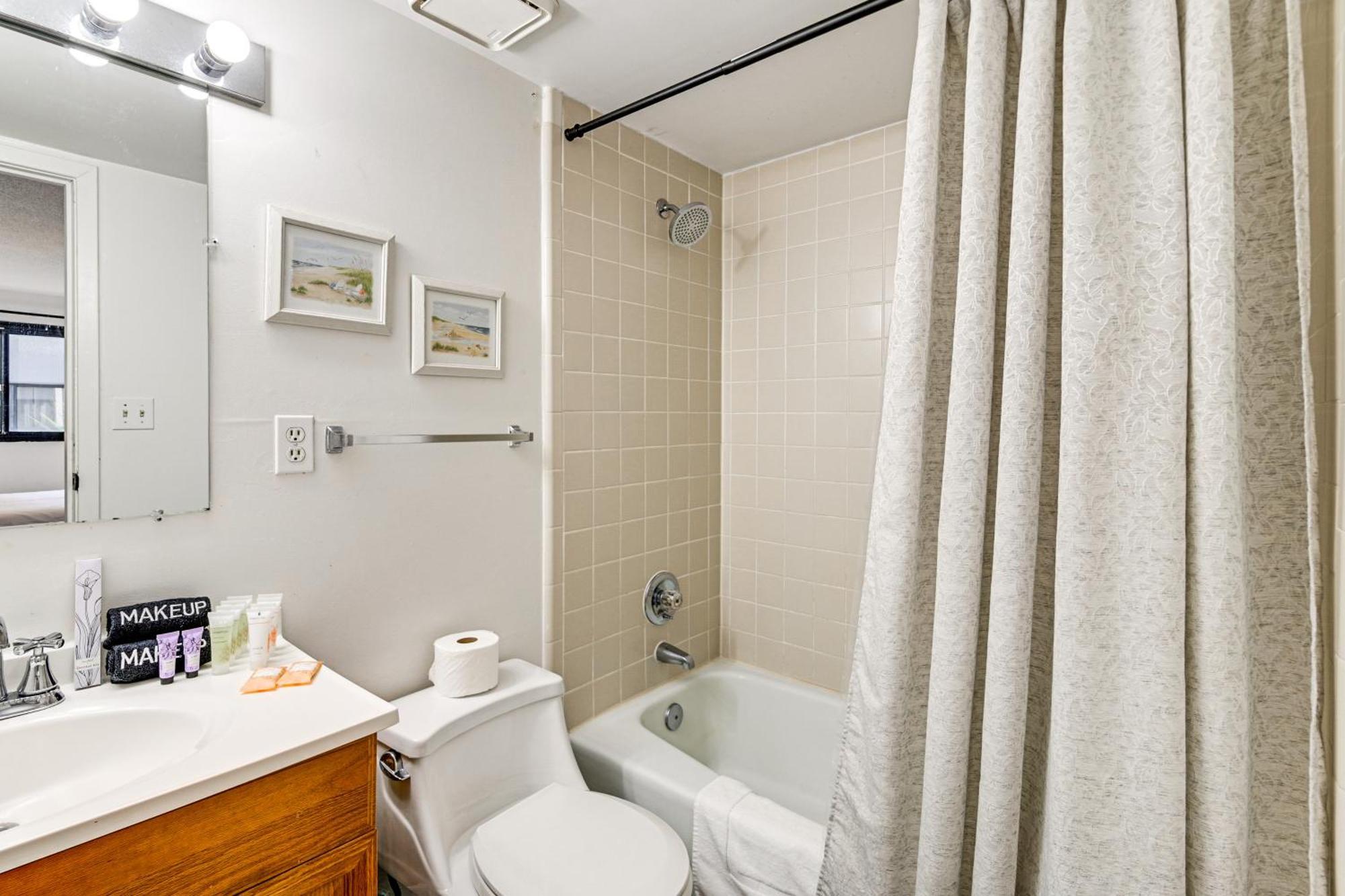 Updated Condo, Walk To Myrtle Beach! *