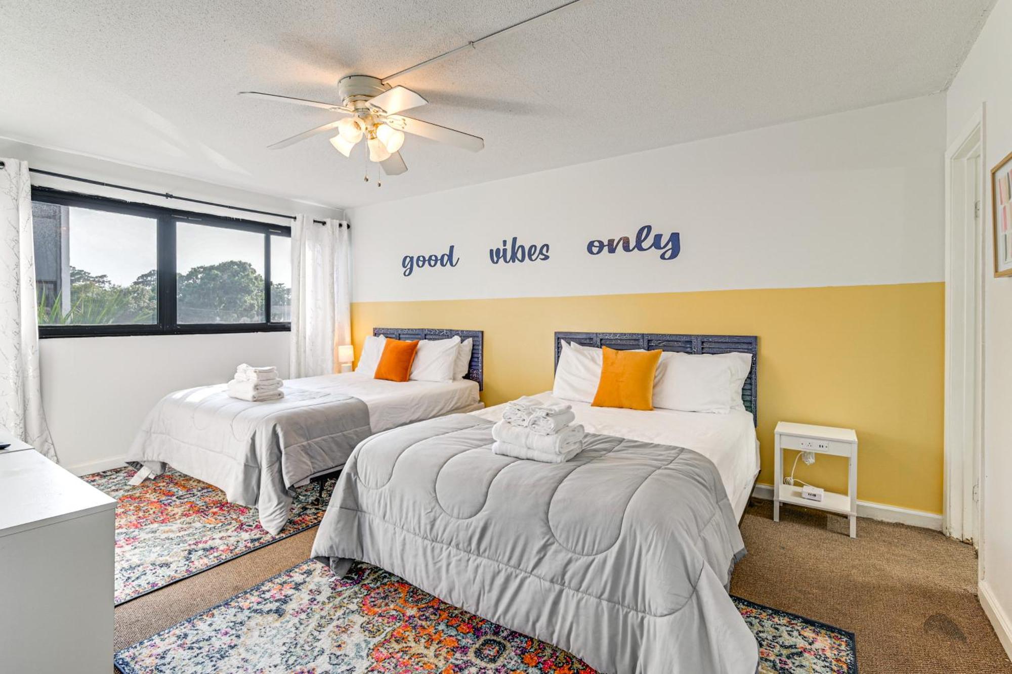 Apartment Updated Condo, Walk To Myrtle Beach!