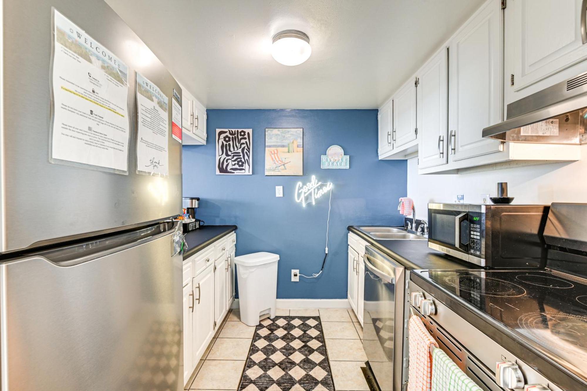 Apartment Updated Condo, Walk To Myrtle Beach! *